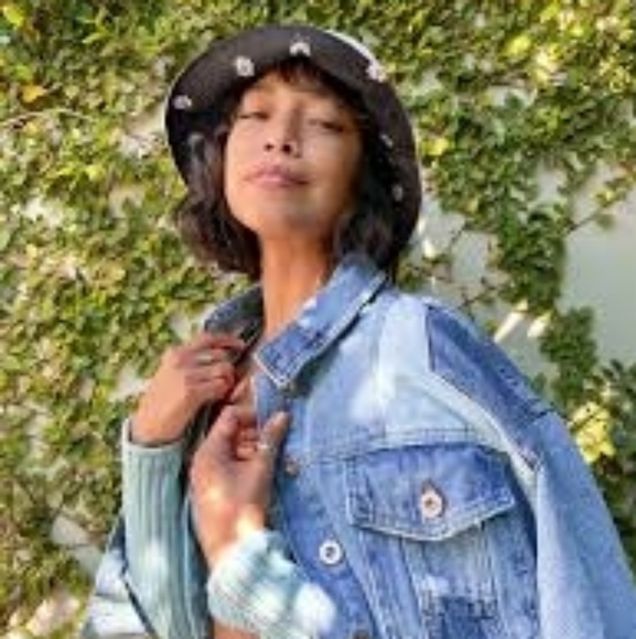 Alice + Olivia daisy print reversible bucket hat - Picture 2 of 6